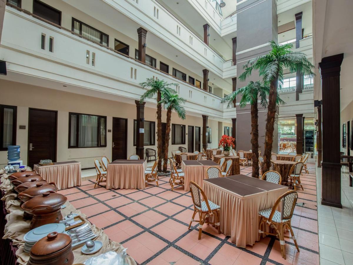 Takashimaya Hotel & Convention เล็มบัง ภายนอก รูปภาพ